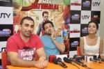 Emraan Hashmi, Humaima Malik, Kunal Deshmukh at Raja Natwarlal promotions at Radio City in Bandra, Mumbai on 30th July 2014 (96)_53da2e6e2874e.JPG