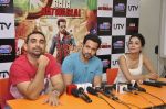 Emraan Hashmi, Humaima Malik, Kunal Deshmukh at Raja Natwarlal promotions at Radio City in Bandra, Mumbai on 30th July 2014 (97)_53da2ecc3812e.JPG