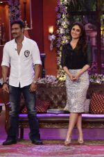 Kareena Kapoor, Ajay Devgan at the Promotion of Singham Returns on Comedy Nights with Kapil in Mumbai on 31st July 2014(86)_53db85288522c.JPG
