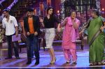Kareena Kapoor, Ajay Devgan at the Promotion of Singham Returns on Comedy Nights with Kapil in Mumbai on 31st July 2014(89)_53db85eb455b5.JPG