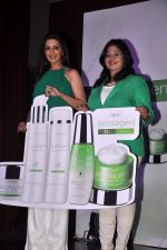 Sonali Bendre at Orliflame launch in Blue Frog, Mumbai on 1st Aug 2014 (92)_53dcccf48a3e5.JPG