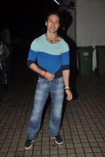 Tiger Shroff snapped in PVR on 1st Aug 2014 (35)_53dcc0236019e.JPG