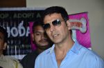 Akshay Kumar at the special sale of garments worn by stars of the movie Entertainment in support of Youth Organisation in Defence of Animals in Mumbai on 2nd Aug 2014 (49)_53dddf15ae917.JPG