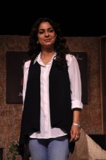 Juhi Chawla at Sony DADC DVD launch of _Leadership Beyond the leeder_ a conversation with Sadhguru in Sion on 4th Aug 2014 (156)_53e1f0a441927.JPG