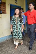 Rani Mukherji at a local school on 6th Aug 2014 (36)_53e22c497d63c.JPG