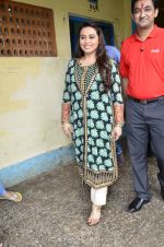 Rani Mukherji at a local school on 6th Aug 2014 (38)_53e22c4ce0522.JPG