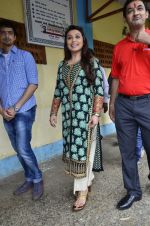 Rani Mukherji at a local school on 6th Aug 2014 (39)_53e22c4e8f679.JPG