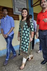 Rani Mukherji at a local school on 6th Aug 2014 (40)_53e22c50410f2.JPG