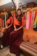 Daisy Shah at Shruti Sancheti and Ritika Mirchandani_s preview at Hue store in Huges Road on 7th Aug 2014 (74)_53e4dea41a11d.JPG
