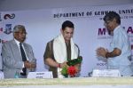 Aamir Khan launches My Marathi book in Santacruz on 13th Aug 2014 (134)_53ec52d65ba6f.JPG