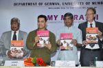 Aamir Khan launches My Marathi book in Santacruz on 13th Aug 2014 (324)_53ec5525ebce4.JPG