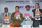 Aamir Khan launches My Marathi book in Santacruz on 13th Aug 2014 (325)_53ec55275c21b.JPG