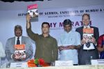 Aamir Khan launches My Marathi book in Santacruz on 13th Aug 2014 (350)_53ec5548ca40b.JPG