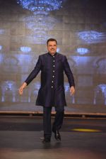 Boman Irani walks for Manish Malhotra Show in Mumbai on 14th Aug 2014 (268)_53ede8ee4fb0c.JPG