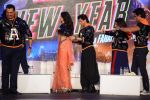 Deepika, Shahrukh, Boman, Sonu Sood at the Trailer launch of Happy New Year in Mumbai on 14th Aug 2014 (402)_53edf945717a3.JPG