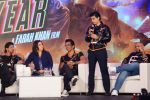 Farah Khan, Sonu Sood, Vivaan Khan, Shahrukh at the Trailer launch of Happy New Year in Mumbai on 14th Aug 2014 (329)_53edf4d9c1df9.JPG