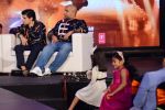 Farah Khan, Sonu Sood, Vivaan Khan, Shahrukh at the Trailer launch of Happy New Year in Mumbai on 14th Aug 2014 (339)_53edf94ddf01d.JPG