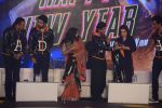 Shahrukh, Deepika, Boman, Farah, Abhishek at the Trailer launch of Happy New Year in Mumbai on 14th Aug 2014 (237)_53edf5af63109.JPG