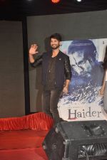 Shahid Kapoor at Haider promotions at Umang College festival  in Parle, Mumbai on 15th Aug 2014 (221)_53ef4abd5a2c5.JPG