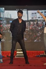 Shahid Kapoor at Haider promotions at Umang College festival  in Parle, Mumbai on 15th Aug 2014 (230)_53ef4ac98dd64.JPG