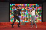 Shraddha Kapoor, Shahid Kapoor at Haider promotions at Umang College festival  in Parle, Mumbai on 15th Aug 2014 (226)_53ef4b1dc44a2.JPG