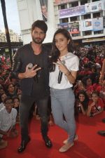 Shraddha Kapoor, Shahid Kapoor at Haider promotions at Umang College festival  in Parle, Mumbai on 15th Aug 2014 (334)_53ef4b56a62d1.JPG