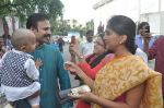Vivek Oberoi, Priyanka Alva at Isckon for janmashtami in Juhu, Mumbai on 17th Aug 2014 (40)_53f1a92ce8866.JPG