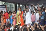 Bipasha Basu, Chunky Pandey at Ram Kadam Dahi Handi in Mumbai on 18th Aug 2014 (104)_53f3107ae1f00.JPG