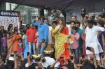 Bipasha Basu, Chunky Pandey at Ram Kadam Dahi Handi in Mumbai on 18th Aug 2014 (107)_53f3109d9bcf2.JPG