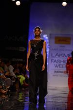 Model walk the ramp for Amit Aggarwal at Lakme Fashion Week Winter Festive 2014 Day 1 on 19th Aug 2014 (1004)_53f46319254e6.JPG