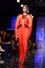 Model walk the ramp for Amit Aggarwal at Lakme Fashion Week Winter Festive 2014 Day 1 on 19th Aug 2014 (996)_53f4630e22214.JPG