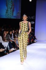 Model walk the ramp for Surendry at Lakme Fashion Week Winter Festive 2014 Day 2 on 20th Aug 2014  (23)_53f482582a89c.JPG