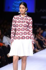 Model walk the ramp for Surendry at Lakme Fashion Week Winter Festive 2014 Day 2 on 20th Aug 2014  (32)_53f4826472743.JPG