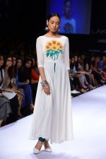 Model walk the ramp for Surendry at Lakme Fashion Week Winter Festive 2014 Day 2 on 20th Aug 2014  (39)_53f4826e0b048.JPG