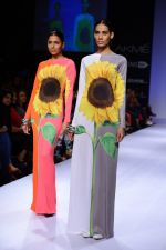 Model walk the ramp for Surendry at Lakme Fashion Week Winter Festive 2014 Day 2 on 20th Aug 2014  (46)_53f4827772ea6.JPG