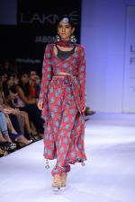 Model walk the ramp for Surendry at Lakme Fashion Week Winter Festive 2014 Day 2 on 20th Aug 2014  (73)_53f4829c84cee.JPG