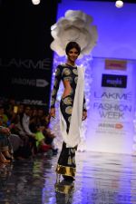 Shilpa Shetty walk the ramp for Masaba Gupta at Lakme Fashion Week Winter Festive 2014 Day 1 on 19th Aug 2014 (496)_53f4607b06d28.JPG