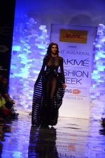 Sushmita Sen walk the ramp for Amit Aggarwal at Lakme Fashion Week Winter Festive 2014 Day 1 on 19th Aug 2014 (784)_53f46370a945e.JPG