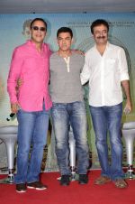 Aamir Khan, RajKumar Hirani and Vidhu Vinod Chopra at PK 2nd poster launch in Mumbai on 20th Aug 2014 (7)_53f58c5c6ea18.JPG