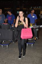 Ameesha Patel snapped at airport as she returns from Bangkok from a ad shoot in mumbai on 20th Aug 2014 (14)_53f5896870597.JPG