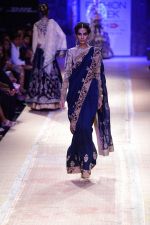 Model walk the ramp for Anju Modi at Lakme Fashion Week Winter Festive 2014 Day 2 on 20th Aug 2014 (212)_53f5b877d35c0.JPG