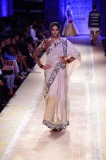Model walk the ramp for Anju Modi at Lakme Fashion Week Winter Festive 2014 Day 2 on 20th Aug 2014 (232)_53f5b894bbc03.JPG