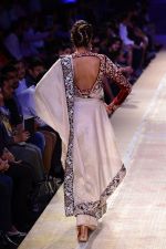 Model walk the ramp for Anju Modi at Lakme Fashion Week Winter Festive 2014 Day 2 on 20th Aug 2014 (237)_53f5b89c2507e.JPG