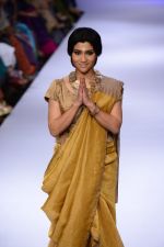 Konkona Sen Sharma walk the ramp for Alavila at Lakme Fashion Week Winter Festive 2014 Day 3 on 21st Aug 2014 (248)_53f73ed7276d2.JPG