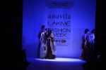 Konkona Sen Sharma walk the ramp for Alavila at Lakme Fashion Week Winter Festive 2014 Day 3 on 21st Aug 2014 (282)_53f73e99e146a.JPG