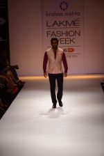 Model walk the ramp for Krishna Mehta at Lakme Fashion Week Winter Festive 2014 Day 3 on 21st Aug 2014 (224)_53f74105f4064.JPG