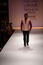 Model walk the ramp for Krishna Mehta at Lakme Fashion Week Winter Festive 2014 Day 3 on 21st Aug 2014 (225)_53f74107bf7b1.JPG