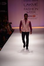Model walk the ramp for Krishna Mehta at Lakme Fashion Week Winter Festive 2014 Day 3 on 21st Aug 2014 (226)_53f7410936de0.JPG
