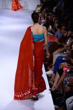 Model walk the ramp for Purvi Doshi at Lakme Fashion Week Winter Festive 2014 Day 3 on 21st Aug 2014 (23)_53f740f08383a.JPG