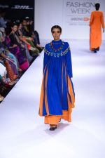 Model walk the ramp for Purvi Doshi at Lakme Fashion Week Winter Festive 2014 Day 3 on 21st Aug 2014 (41)_53f74109d2f31.JPG